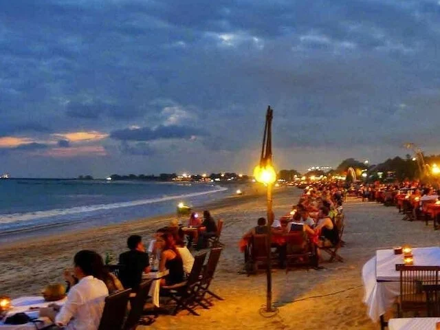 Sunshine Day Tour: Watersport, Pantai Pandawa, Tebing Barak, Uluwatu, Dinner Jimbaran