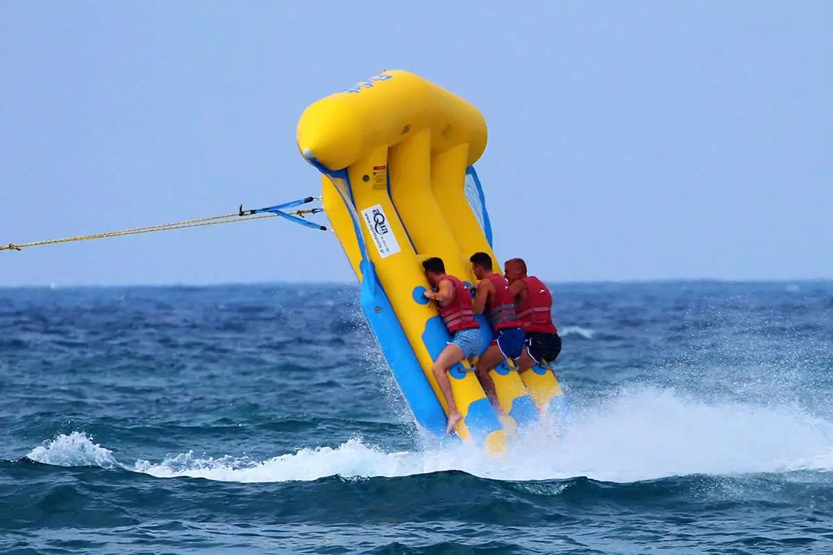 Paket Fly Fish Bali – permainan air ekstrem melayang di atas laut Tanjung Benoa