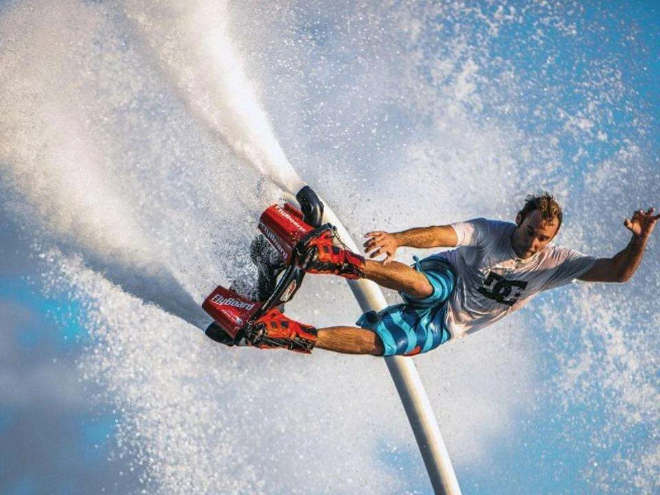 Paket Flyboard Bali – sensasi terbang di atas air selama 15 menit bersama instruktur Sri Tanjung Wisata