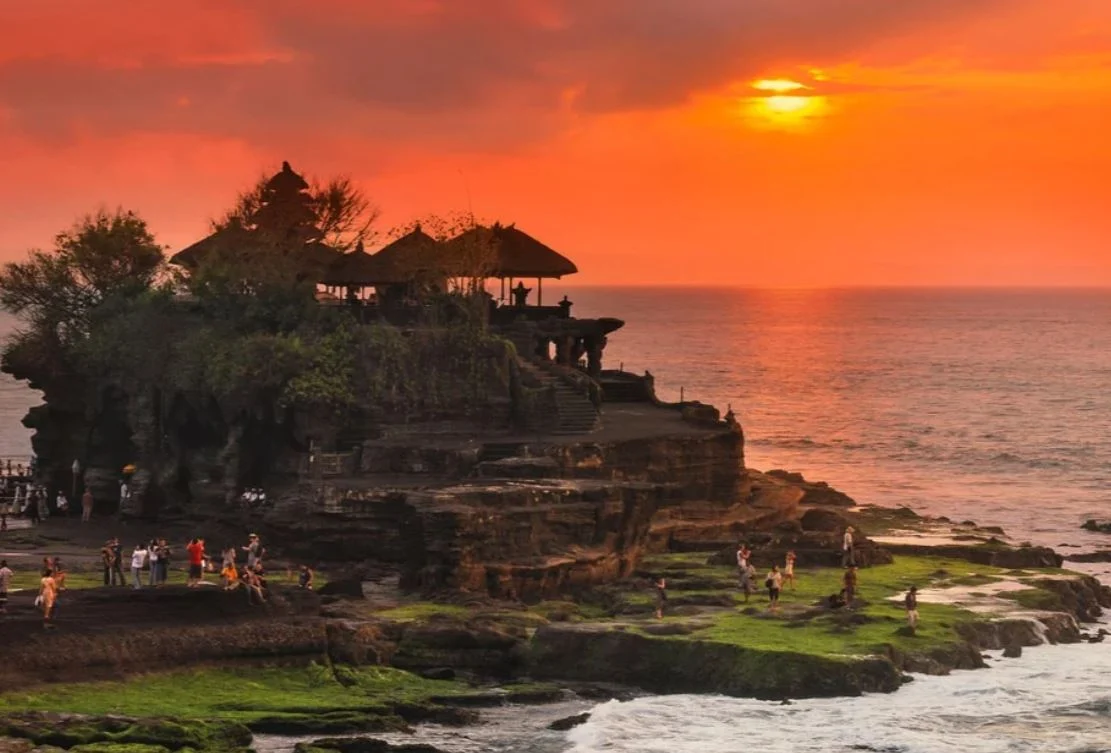 Tanah Lot sunset—pemandangan laut epik penutup Nature Tour Bali