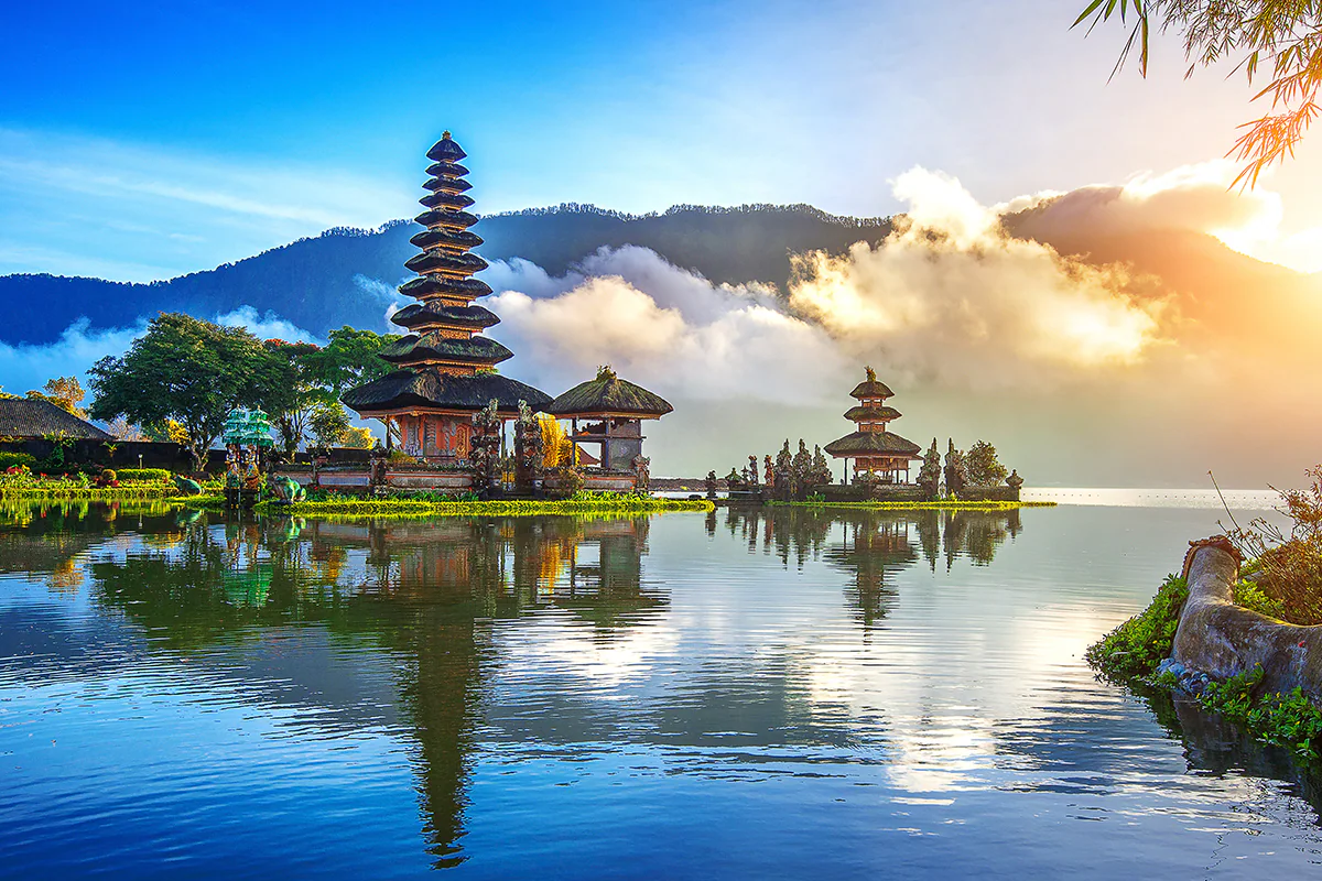 Ulun Danu Beratan Bedugul—ikon alam pegunungan di Nature Tour Bali