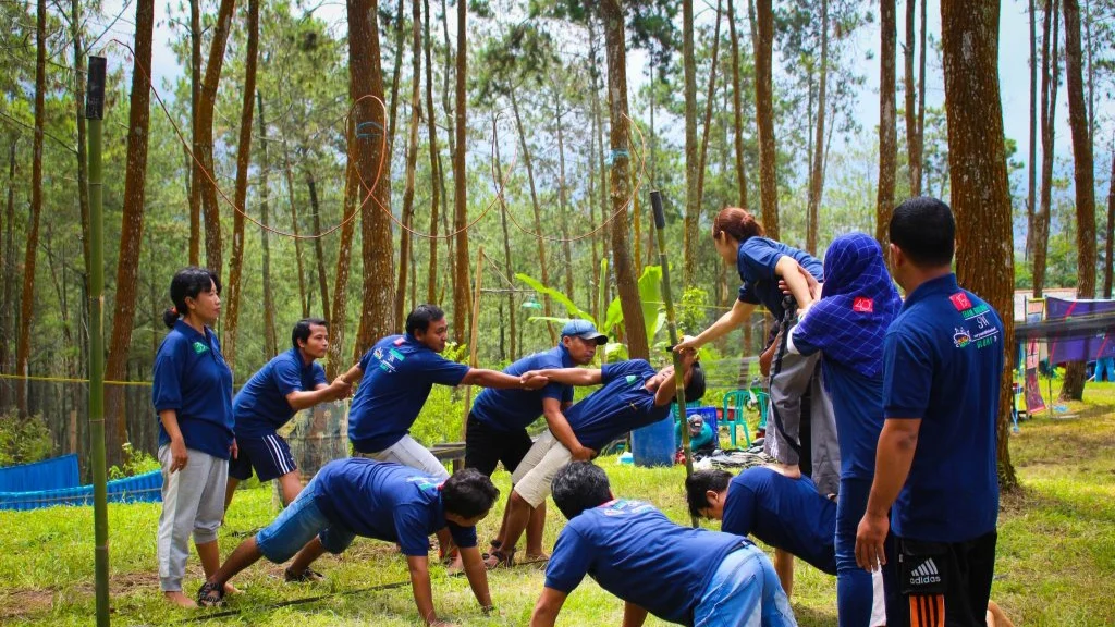 Keseruan Wisata Outbound di Trawas Mojokerto