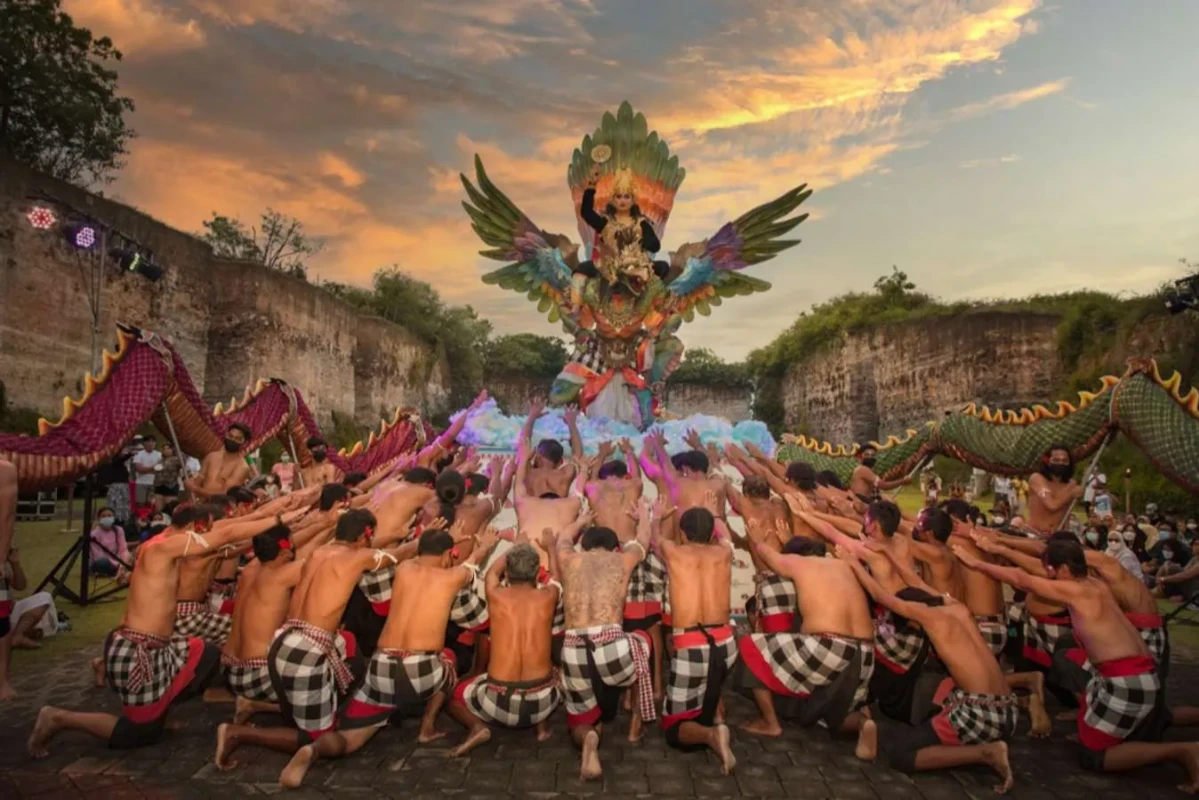 Pertunjukan Tari Kecak di Garuda Wisnu Kencana Bali