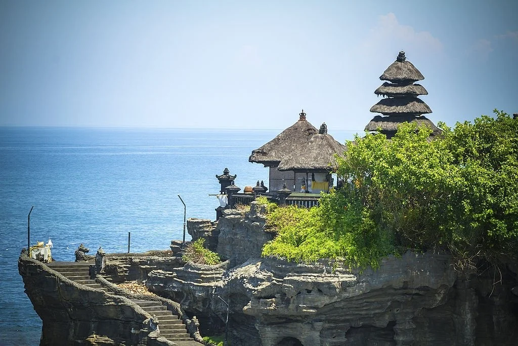 pantai kuta bali suasana siang dalam itinerary liburan bali 3 hari 2 malam