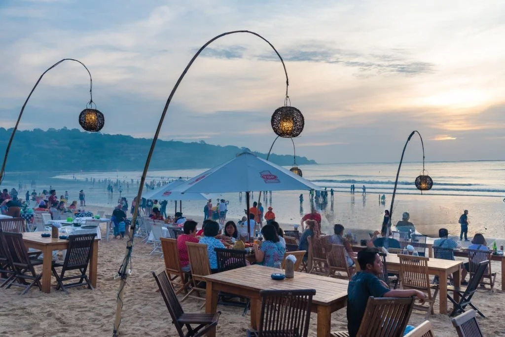 resto seafood legendaris dinner jimbaran romantis pinggir pantai Bali