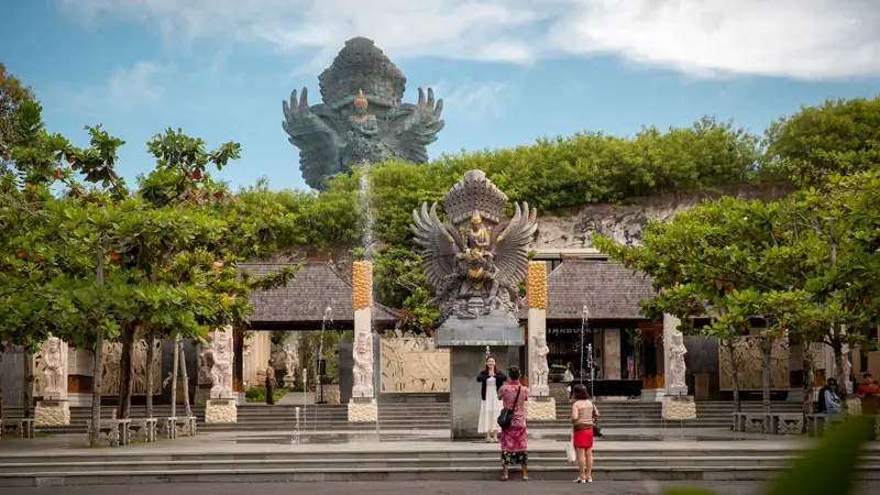 kombinasi sunset uluwatu dan dinner jimbaran romantis dalam itinerary tour bali