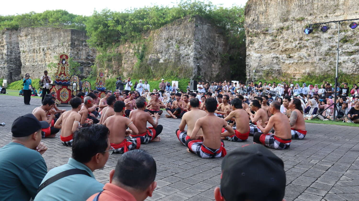 Wisata keluarga dan rombongan di Garuda Wisnu Kencana Bali