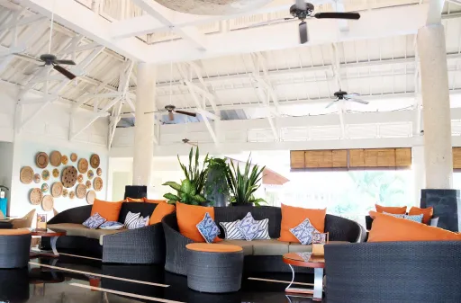 Fasilitas wisata di Tanjung Benoa Bali area water sport dan tempat tunggu keluarga