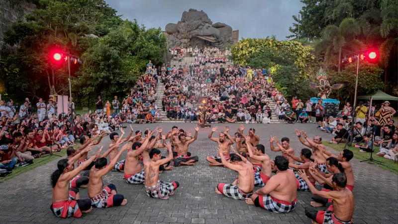 Pertunjukan tari Bali di Garuda Wisnu Kencana untuk wisatawan
