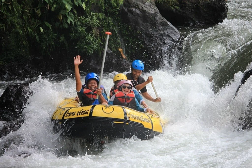 Sensasi Arung Jeram
