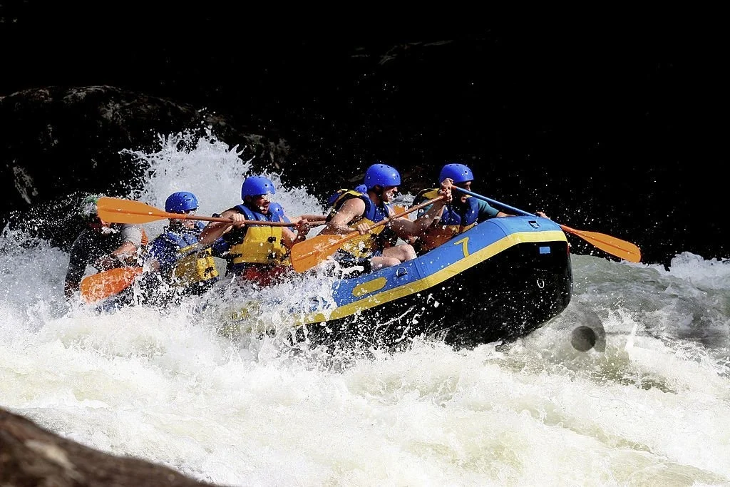 panjang rute rafting telaga waja karangasem bali dengan panorama sungai dan petualangan arung jeram di Bali