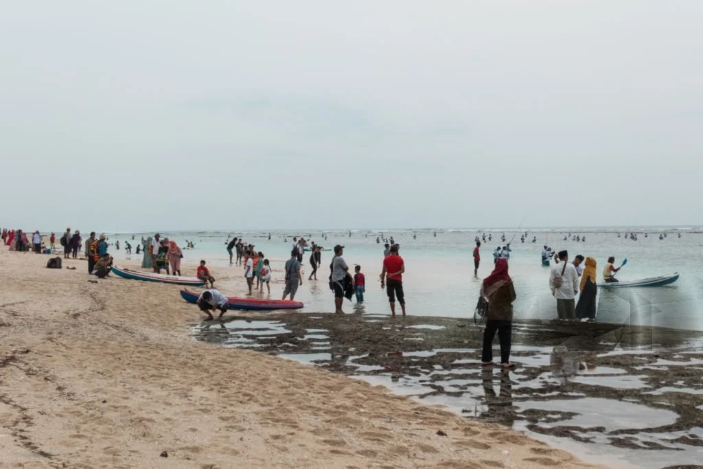 Aktivitas wisata dan fasilitas di Pantai Pandawa Bali