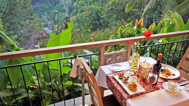 Menu khas Bali dan Indonesia di Sari Timbul Restaurant