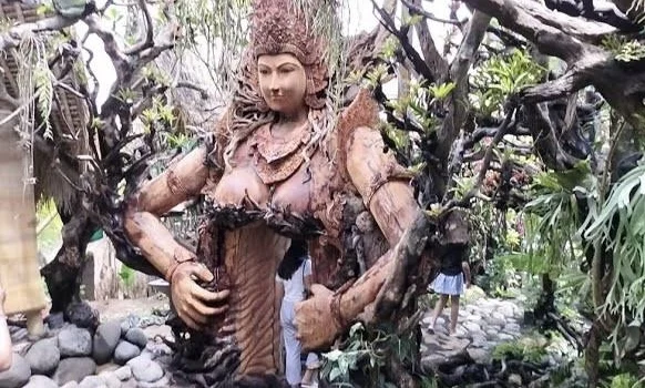 Sari Timbul Restaurant Bali dengan suasana alami dan area makan tradisional