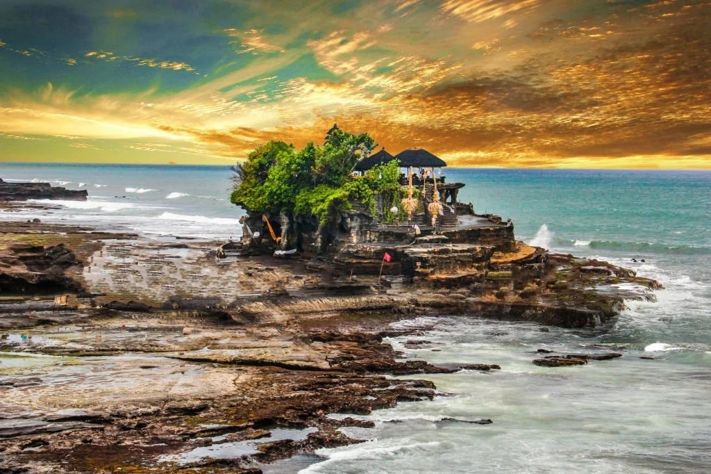 Area jalan santai dan spot foto terbaik di kawasan wisata Tanah Lot