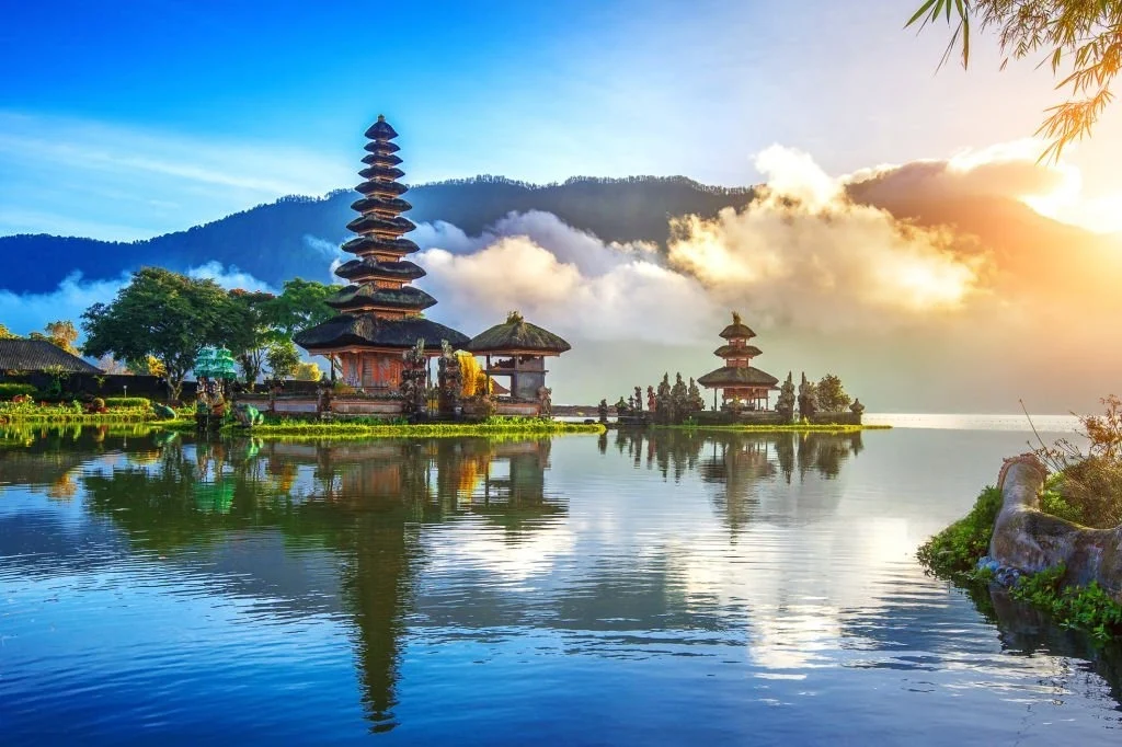 Pemandangan Pura Ulun Danu Beratan di Danau Beratan Bedugul Bali